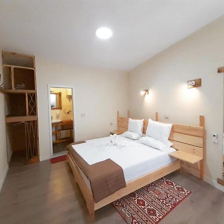 At Pikotiko'S - Korca City Rooms For Rent Eksteriør billede
