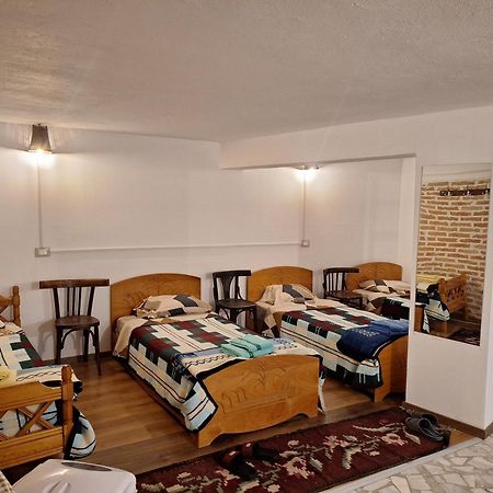 At Pikotiko'S - Korca City Rooms For Rent Eksteriør billede