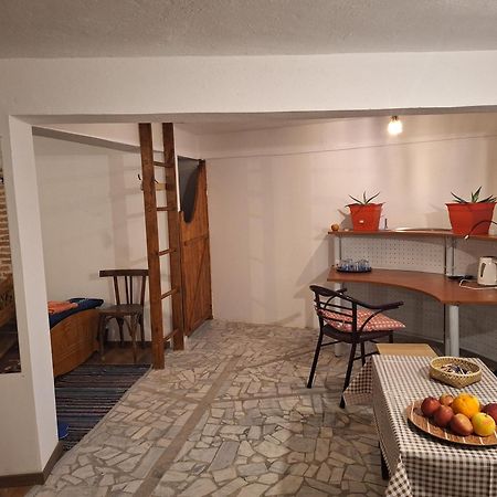At Pikotiko'S - Korca City Rooms For Rent Eksteriør billede