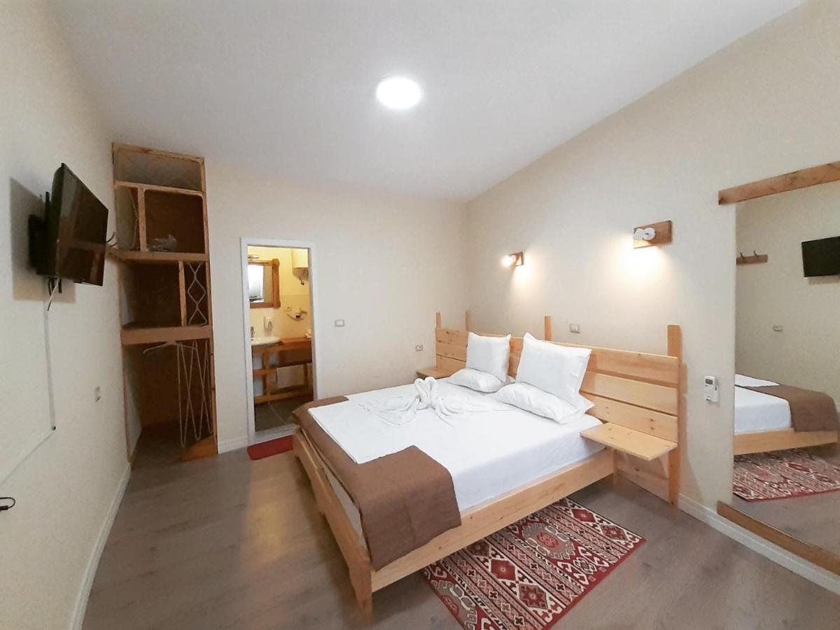At Pikotiko'S - Korca City Rooms For Rent Eksteriør billede