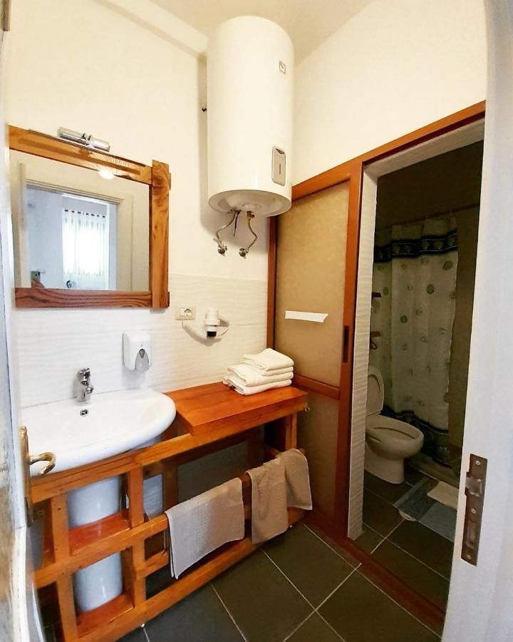 At Pikotiko'S - Korca City Rooms For Rent Eksteriør billede