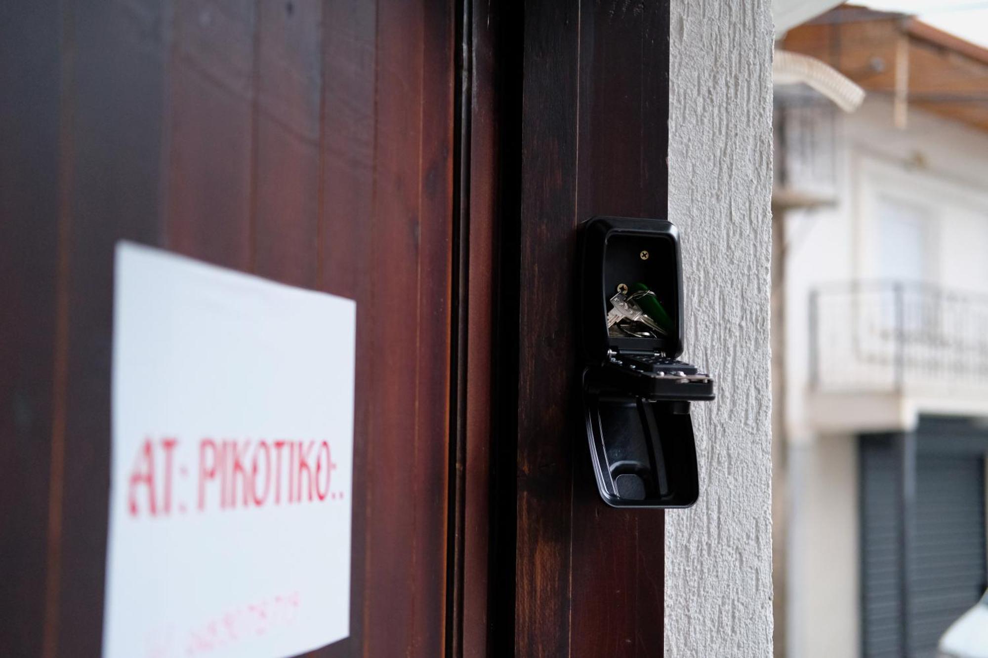 At Pikotiko'S - Korca City Rooms For Rent Eksteriør billede