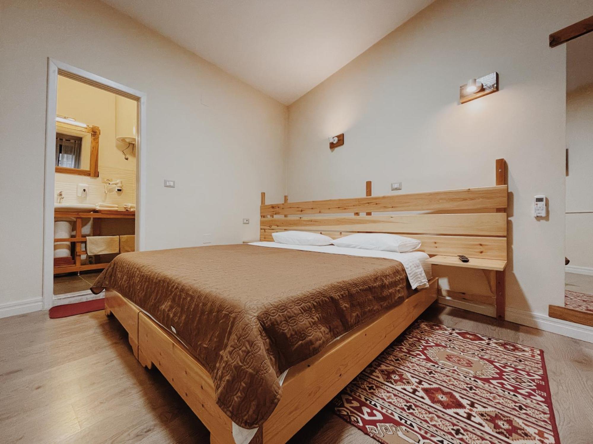 At Pikotiko'S - Korca City Rooms For Rent Eksteriør billede