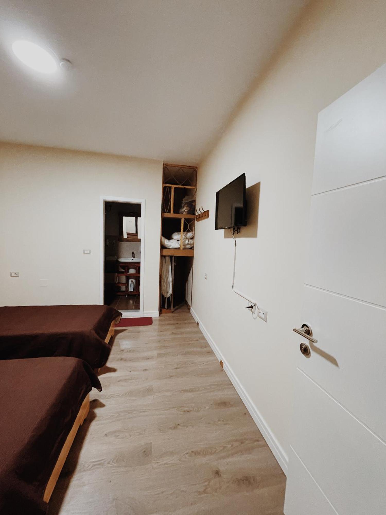 At Pikotiko'S - Korca City Rooms For Rent Eksteriør billede