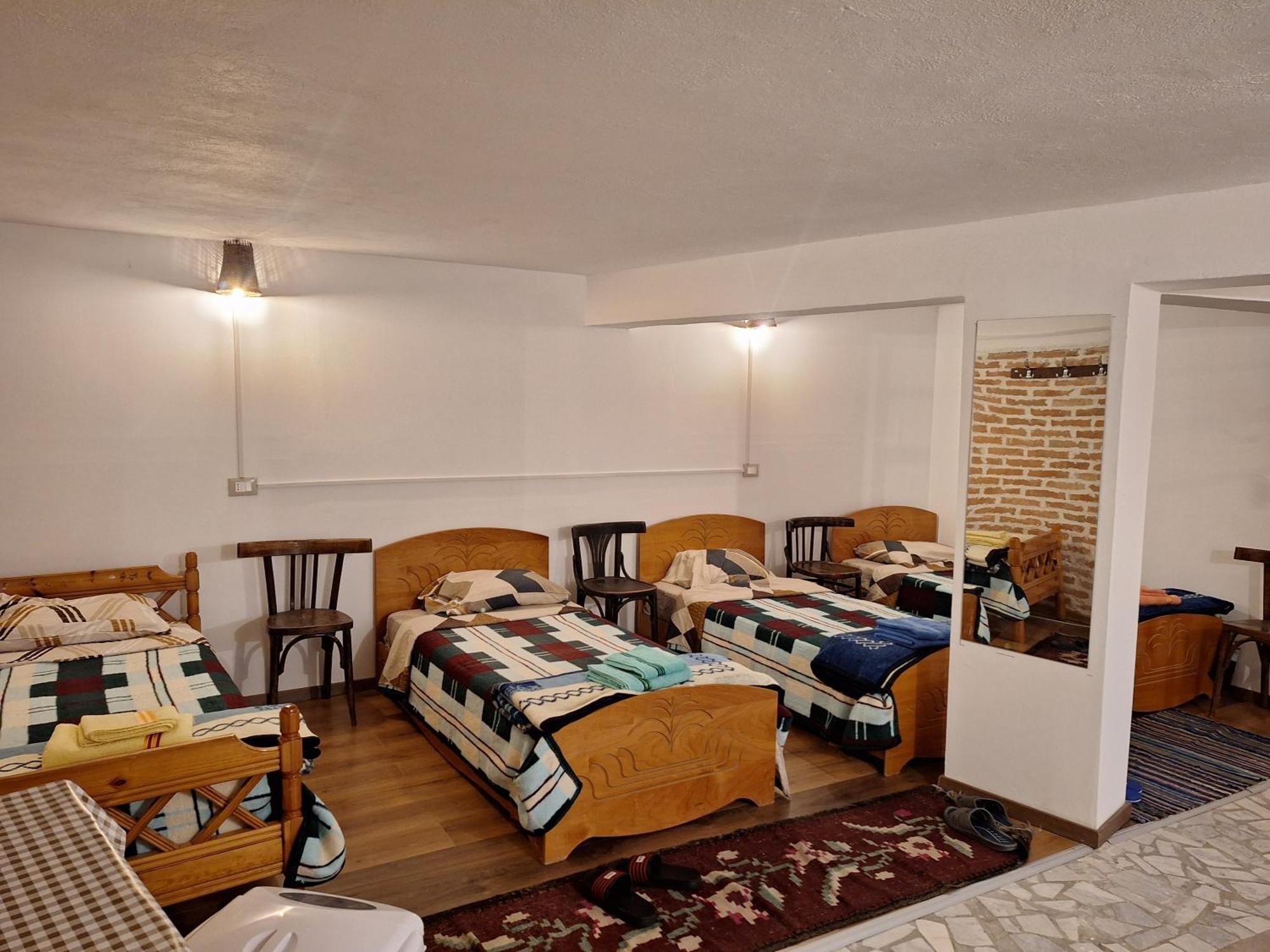 At Pikotiko'S - Korca City Rooms For Rent Eksteriør billede