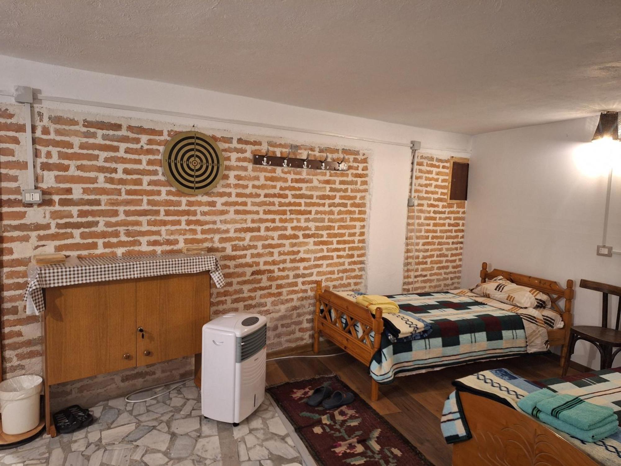 At Pikotiko'S - Korca City Rooms For Rent Eksteriør billede