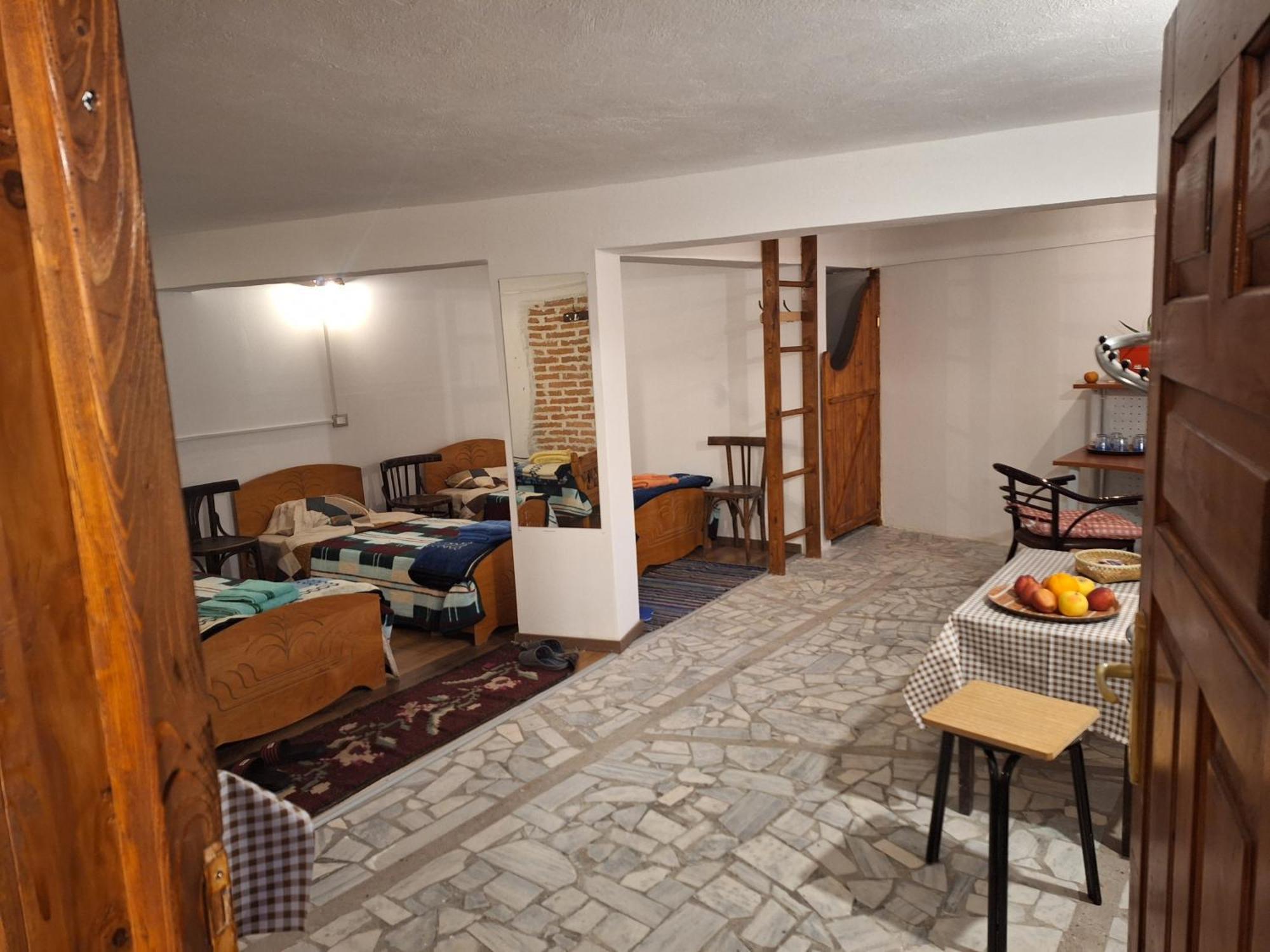 At Pikotiko'S - Korca City Rooms For Rent Eksteriør billede