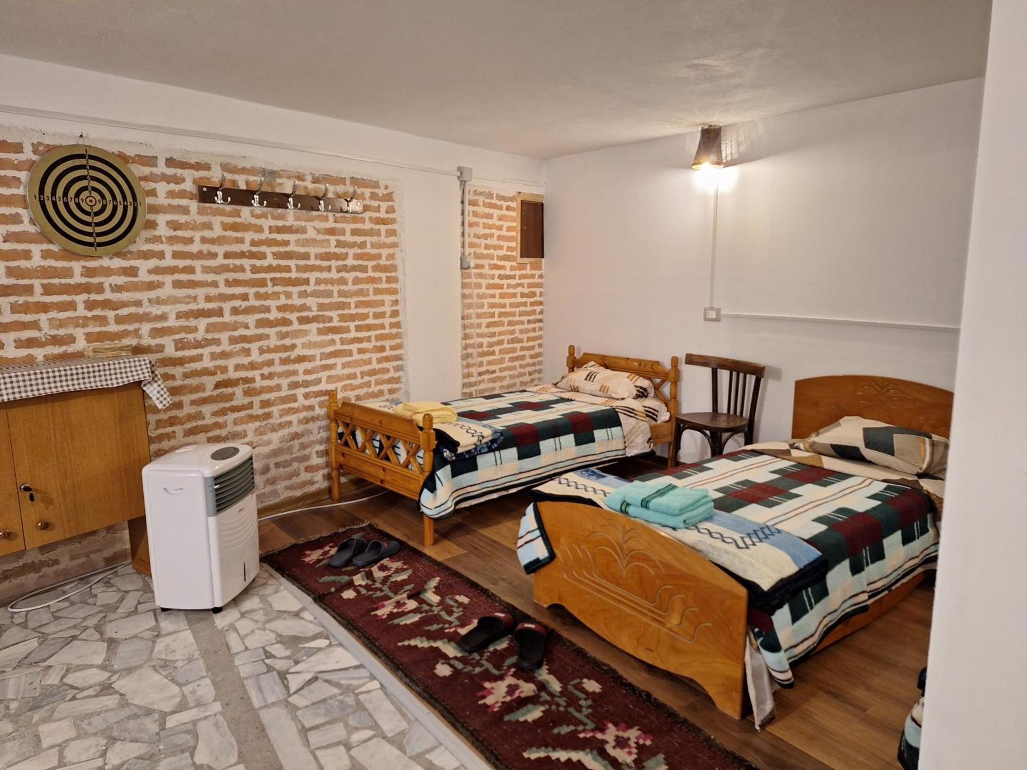 At Pikotiko'S - Korca City Rooms For Rent Eksteriør billede
