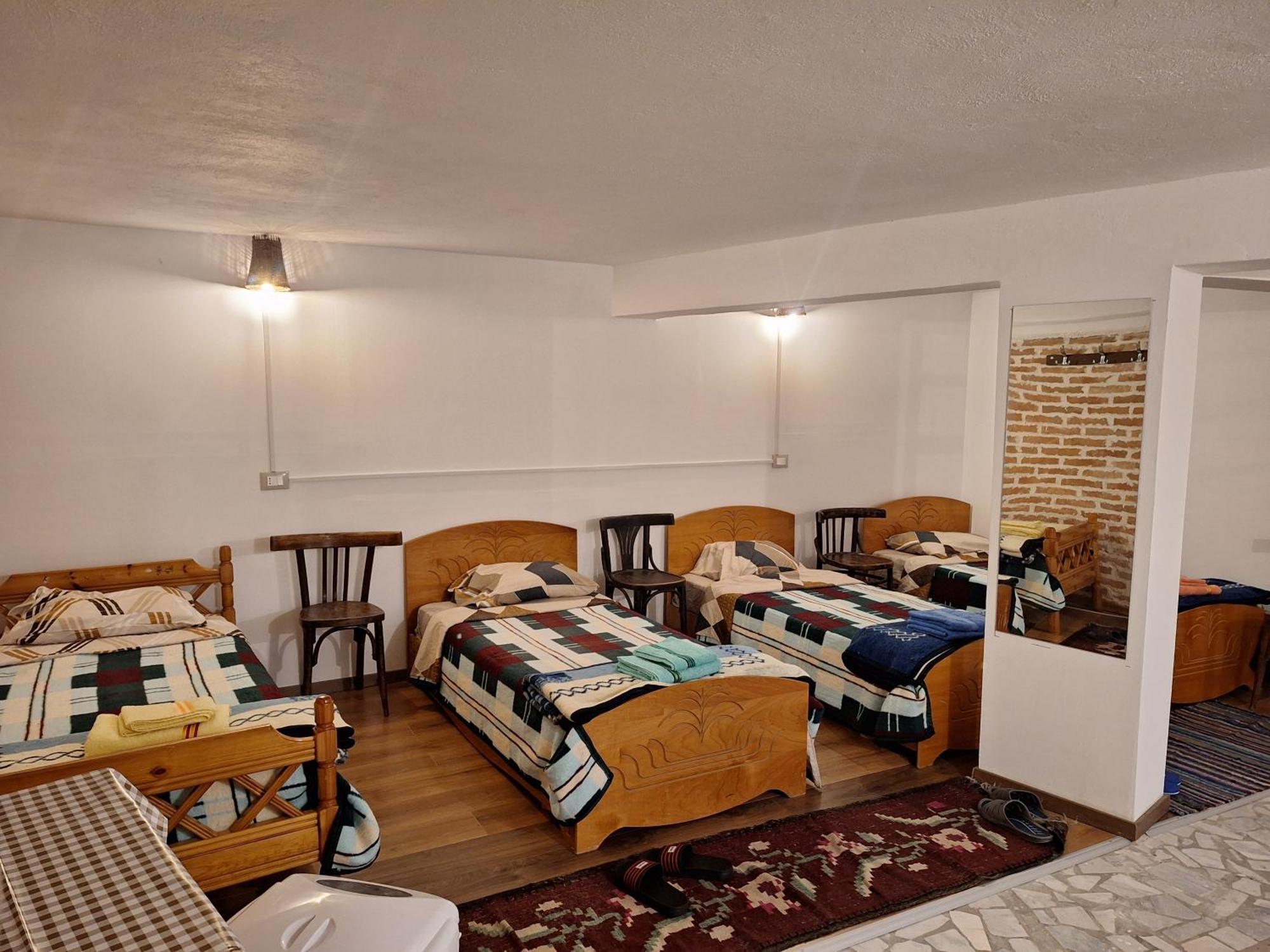 At Pikotiko'S - Korca City Rooms For Rent Eksteriør billede