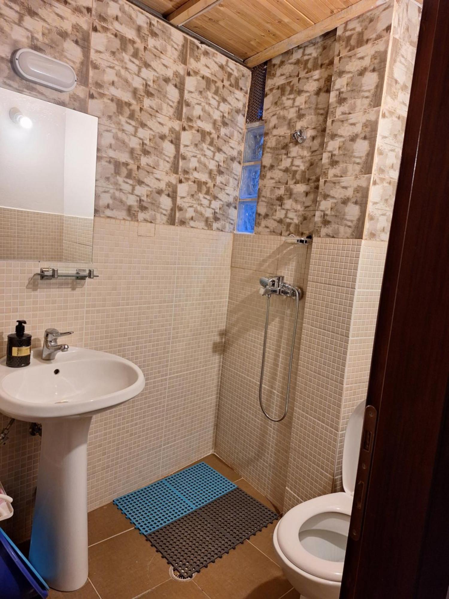 At Pikotiko'S - Korca City Rooms For Rent Eksteriør billede